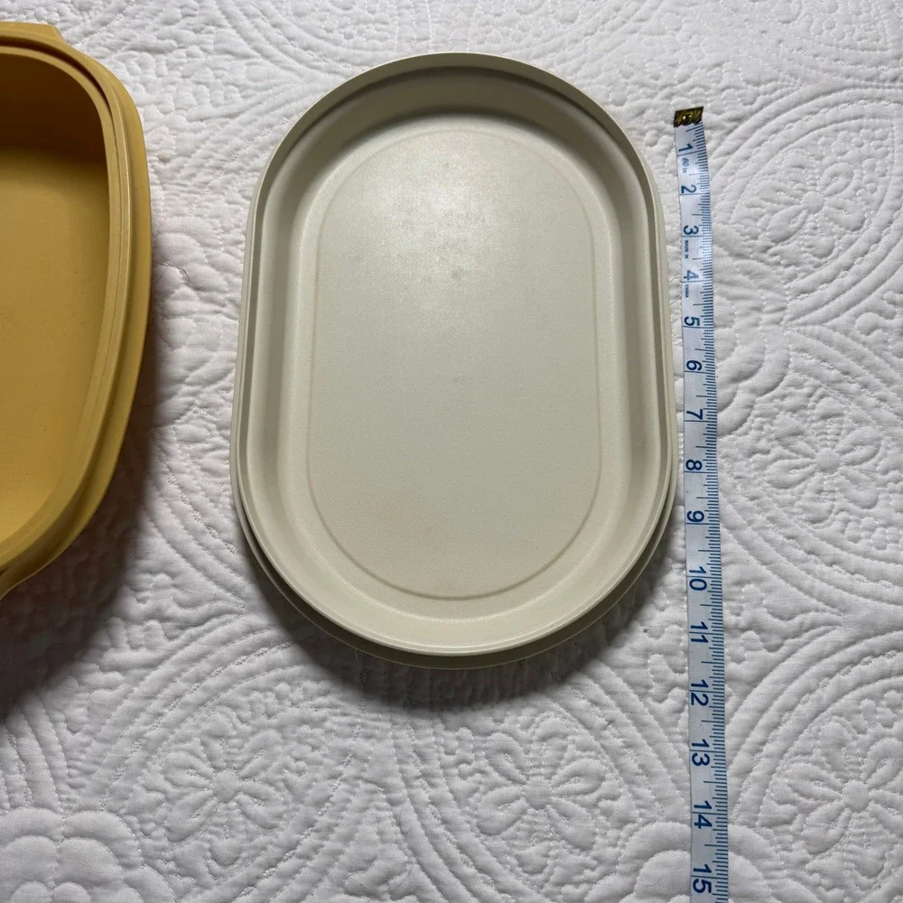 Tupperware Serving Container Vintage Harvest Gold Tan Oval Lid 1526‎ 1527 USA